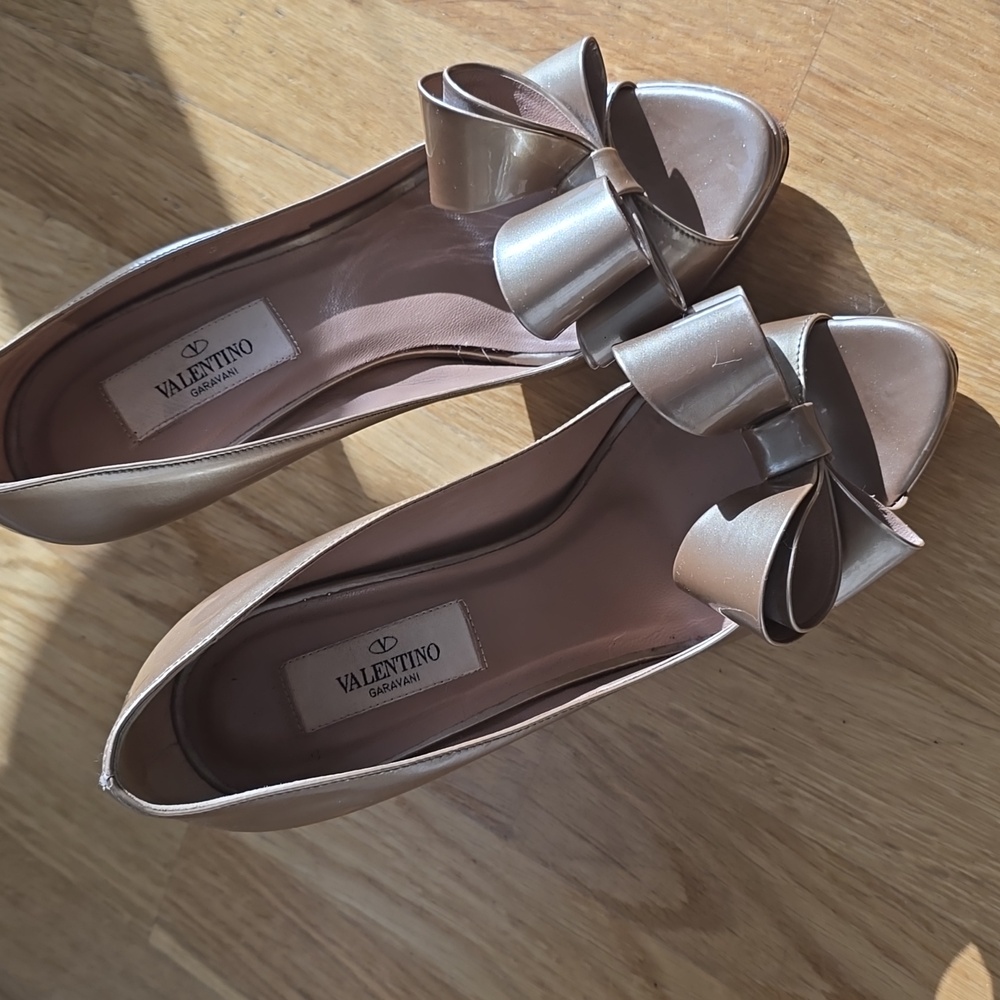 Gorgeous valentino Cooper color